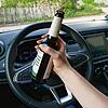 Mit einer Alkoholsucht ist die Hemmschwelle geringer, auch mit einem Bier zu viel noch Auto zu fahren.