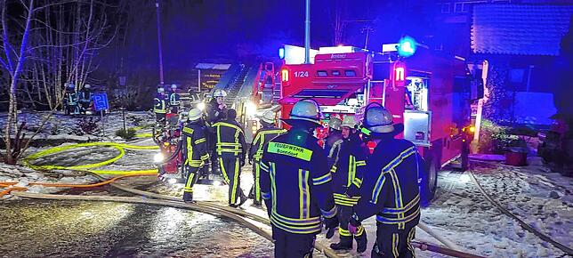 Glatteis erschwerte besonders die Löschmaßnahmen.