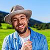 Max Mutzke posiert nahe Herrenschwand im Schwarzwald für ein Bild. Der Musiker pendelt zwischen der Region und dem rheinischen Köln.