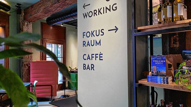 Im Doppio in der Konstanzer Altstadt gibt es sowohl ein echtes Café als aus auch einem Arbeitsbereich.