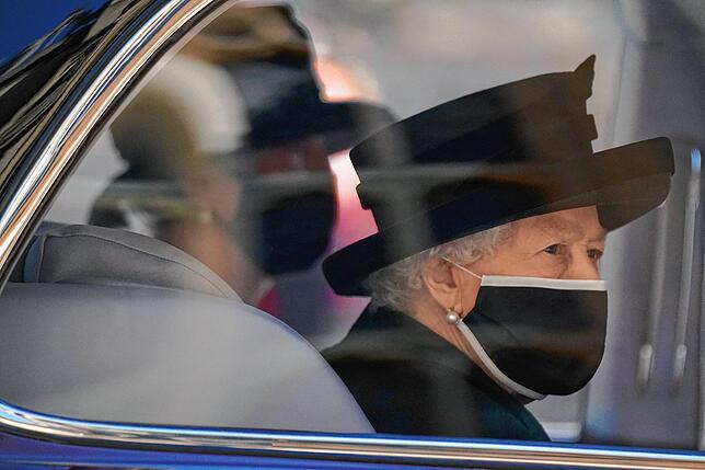 Queen Elizabeth II erreicht die St.-Georges-Kapelle in Windsor.