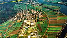 Diese Montage der BI Pro Basistunnel ermöglicht einen Vergleich zwischen zwei Varianten der A 98, einer Tal- und einer Bergtrasse im ...