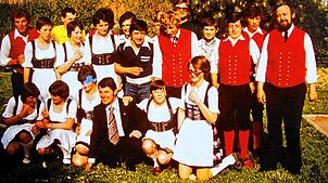 Die Landjugendgruppe Bräunlingen in den 1970er Jahren. Rechts ist Karl-Heinz Schaaf zu sehen und vorne Karl Müller.