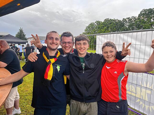 Bild 14: Zwischen Musik und EM – Der Freitag beim Dorffest Lienheim