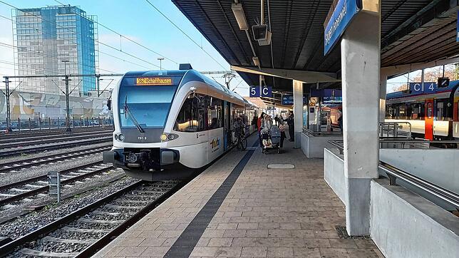 Die S-Bahn 62 aus Schaffhausen hält am Singener Bahnhof. Sie könnte, wenn die Reaktivierung gelingt, in Zukunft über Rielasingen bis ins ...