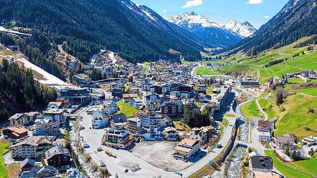 Wolken über Ischgl: Beim österreichischen Verbraucherschutzverein haben sich 5380 Tirol-Urlauber gemeldet. Drei Viertel von ihnen waren ...