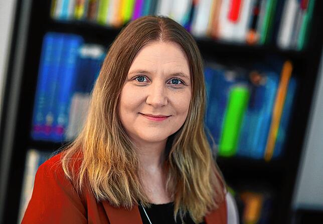 Die Psychologin Susanna Hartmann-Strauss, aufgenommen in ihrer Praxis.