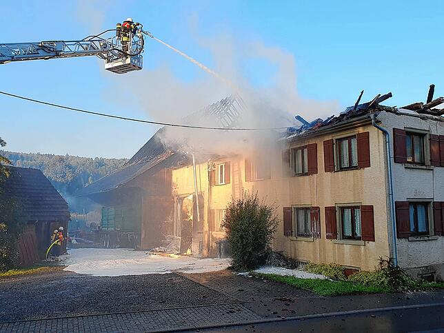 Bild 8: Brand eines Bauernhofs: Bilder aus Billafingen