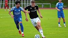 Wende eingeleitet: Nico Klein (rechts, gegen Pranav Thakur vom SV Weil) leitete beim 3:2-Sieg des SV 08 Laufenburg mit seinem Treffer ...