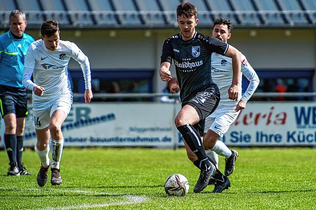 Bild 3: SV Waldhaus besiegt den SV Rheintal glatt mit 4:0 &ndash; und wir haben Bilder!