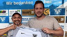 Neuzugang: Der sportliche Leiter des TuS Lörrach-Stetten, Franco Viteritti (links), freut sich über die Verpflichtung von Torhüter Nils ...