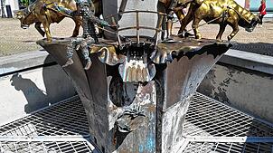 Kein Wasser hat derzeit der Narrenbrunnen auf dem Pfullendorfer Marktplatz.