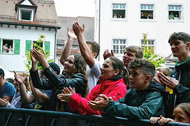 Bild 19: Die Fäaschtbänkler machen den Schlossplatz zum Partyplaneten – Teil 2