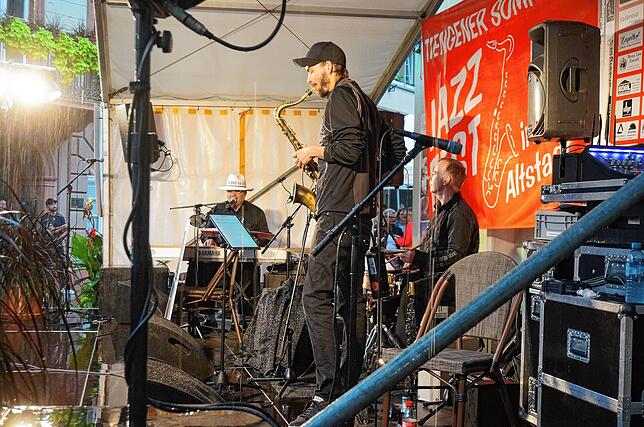 Bild 44: Jazzfest verbreitet trotz Regen gute Laune