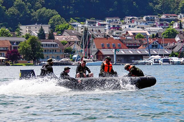 Bild 17: Rund 400 Sprünge! Alle Bilder von der Übung der Bundeswehr-Fallschirmjäger vor Bodman-Ludwigshafen