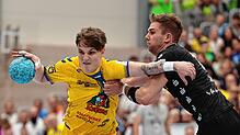Könnte sein Comeback feiern: Mathieu Fenyö (links), hier beim Aufstiegsspiel zur 2. Bundesliga gegen Eintracht Hildesheim.