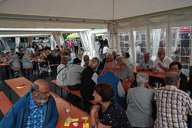 Bild 2: Bilder von der Feier zur Eingemeindung von Kluftern nach Friedrichshafen vor 50 Jahren