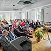 Annette Schavan hält das Grußwort vor rund 70 Teilnehnerinnen und Teilnehmern im evangelischen Gemeindesaal am See.