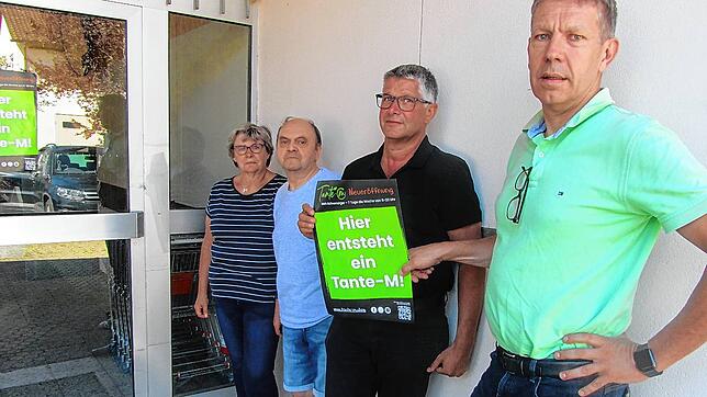 Bei der ehemaligen Bäckerei Dullenkopf öffnen sich bald wieder die Pforten: Hermine Dullenkopf (von links), Rainer Dullenkopf, ...