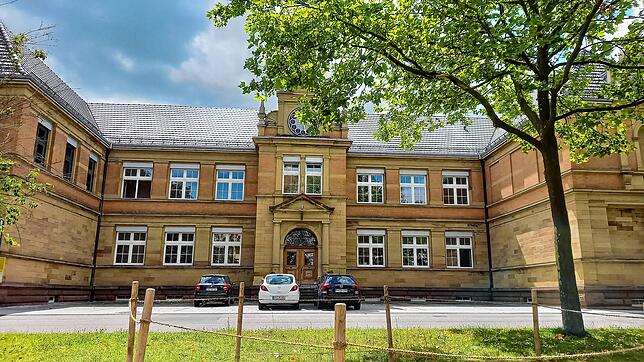 Bei der Stockacher Grundschule bemängelt ein Rezensionsschreiber auf kuriose Weise das Niveau des Lernstoffs.