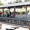 Der Radolfzeller Bahnhof wartet seit Jahren darauf, endlich barrierefrei umgebaut zu werden. Vor allem die Gleise 2 bis 5 sind nur über ...