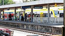 Der Radolfzeller Bahnhof wartet seit Jahren darauf, endlich barrierefrei umgebaut zu werden. Vor allem die Gleise 2 bis 5 sind nur über ...
