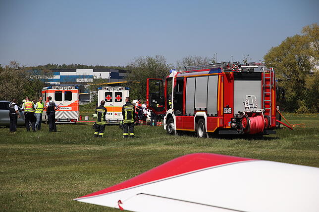 Bild 2: Flugzeugunglück auf dem Konstanzer Flugplatz: Beide Insassen werden verletzt
