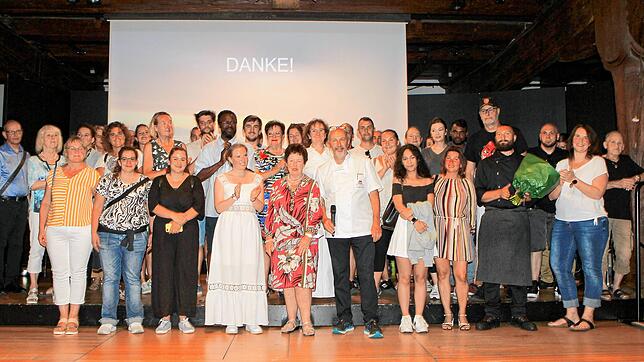 Inoffizielles Abschiedsfest der Familie Hölzl und ihrem Team: Gemeinsam mit Stammgästen, Veranstaltern, Lieferanten und Kollegen ...