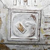 Die Ornamente an der Decke – hier ein Tintenfass mit Federkiel – verweisen auf die Verlagshaus-Geschichte.