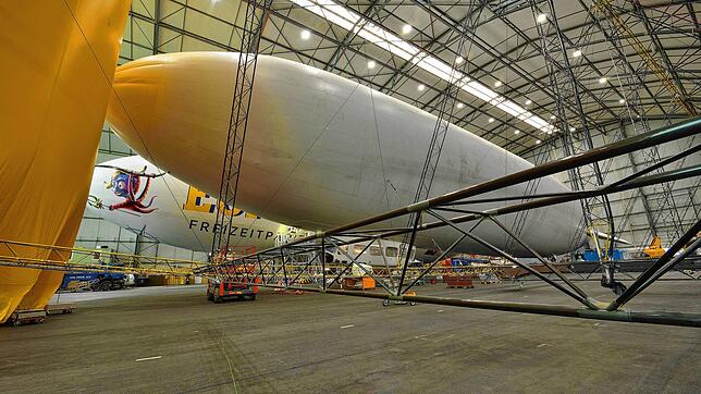 Drei Generationen: Vorne der ausgemusterte, in der Mitte der neue, hinten ein älterer Zeppelin NT.
