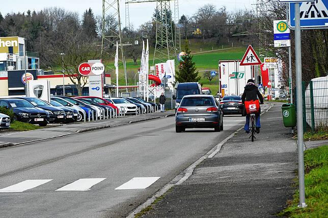 An der Schildgasse würde die IG Velo den Schutzstreifen komplett durchziehen.