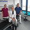 Drei der sechs Ärzte aus dem Medizinischen Versorgungszentrum im OP-Saal (v.l.): Orthopädin Ina Fichtel, Gefäßchirurgin Kristina Korsake ...
