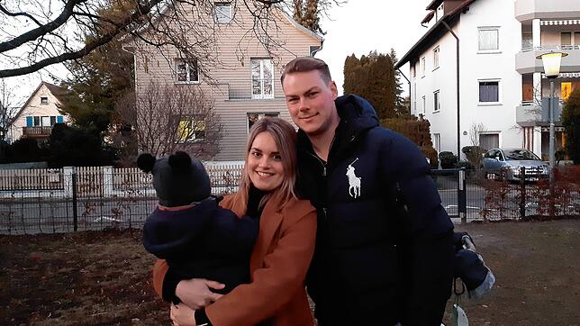 Eigentlich hätte ihr Sohn im April 2021 in Überlingen auf die Welt kommen sollen. Doch für Franziska und Robin Kling kam es spontan ...