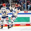 Mirko Höfflin (Mitte) traf gegen die Nürnberg Ice Tigers mehrfach und zeigte einen starken Auftritt für die Schwenninger Wild Wings.