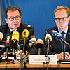 Polizeivizepräsident Uwe Stürmer (l) vom Polizeipräsidium Konstanz und Oberstaatsanwalt Alexander Boger sprechen am 30.09.2017 im ...