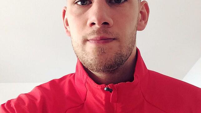 Name: Sören ReiserAlter: 23 JahreBeruf: BankkaufmannVerein: FC Rot-Weiß SalemPosition: StürmerStarker Fuß: rechts
