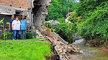 Die Versicherung deckt nur einen Teil der Schäden an Haus und Grundstück von Familie Perera nach der Flut in Grimmelshofen. Im Bild sind ...