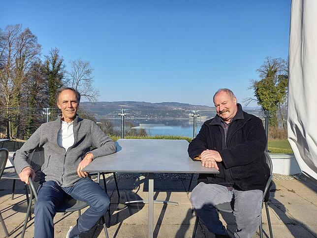 Golfclub-Chef Oskar Broziat (links) und der neue Pächter Martin Hagmüller besprechen die ersten Detaiils der Zusammenarbeit