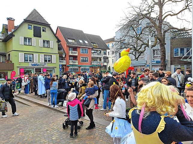 Bild 12: Endlich wieder Wiibertag! So feiern die Narren in Bad Säckingen und der Region