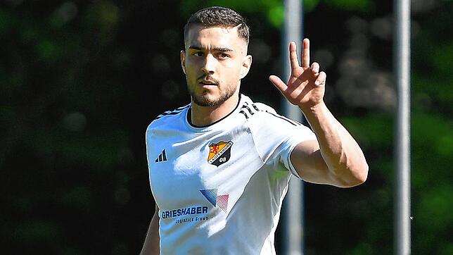 Dreierpack: Jonas Gläsemann traf drei Mal für den SV 08 Laufenburg beim 5:3 gegen den SC Wyhl. Acht Minuten vor Schluss musste er dann ...