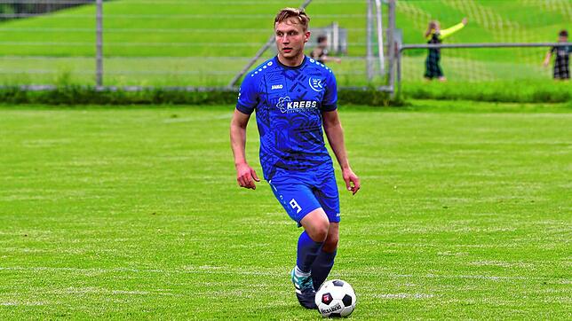 Vereinswechsel: Stürmer Marc Rabe – hier noch im Trikot des TuS Efringen-Kirchen – wird im Sommer vom VfR Bad Bellingen zum SV Weil ...