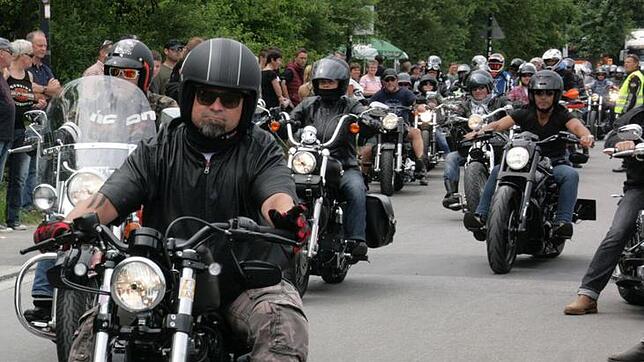 Bei der traditionellen Ausfahrt am Samstag beteiligten sich rund 250 Motorradfahrer. Bilder: Chris Herrmann