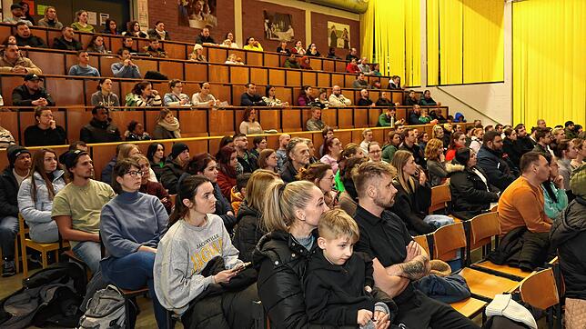 Die neuen Grundschulbezirke beschäftigen viele Eltern. Am Dienstagabend informierte die Stadt in der Aula der Goldenbühlschule über die ...
