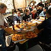 Politik und Pizza kommt gut an bei den Erstwählern.