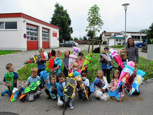 Die Klasse 1 der Grundschule in Peterzell mit Klassenlehrerin Martina Fleig.
