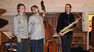 Das Trio KEK bot Jazz in der Herrischrieder Kirche zum Vorabend des Tages der Deutschen Einheit. Bild: Karin Steinebrunner