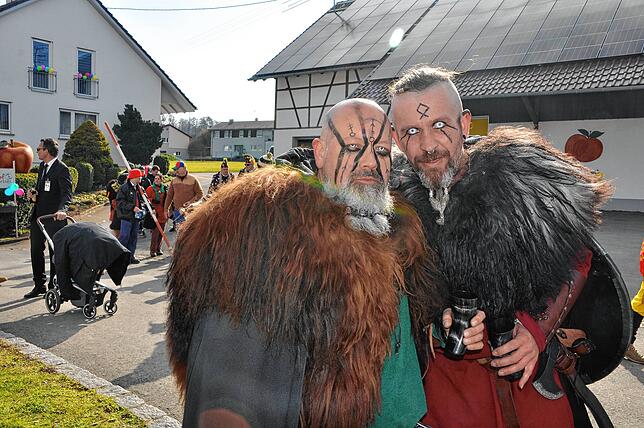 Bild 23: Narrenbaum in Leimbach – Umzug mit Tradition und Rast