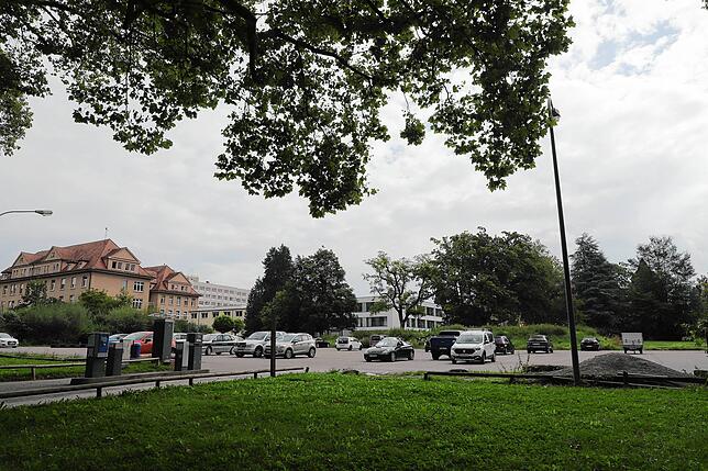 Der Klinikums-Parkplatz in der Luisenstraße wird in der Camping-App als Übernachtungsmöglichkeit ausgewiesen.