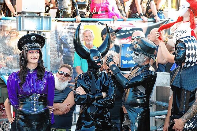 Bild 2: Lack, Leder, Latex! Dieses Spektakel bieten die BDSM-Fans im Konstanzer Hafen