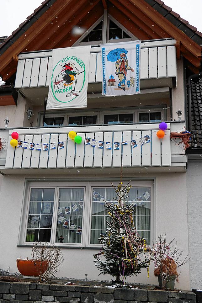 Närrisch: In diesem Haus in der Kirchstraße haben Leffinger Hexe und Pflumeschlucker zusammengefunden.